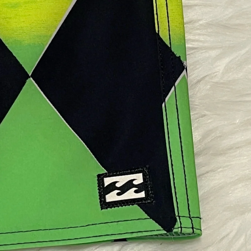 NEW BILLABONG Sundays Pro Neon Diamond Performance Board Shorts Boys Size 28 L